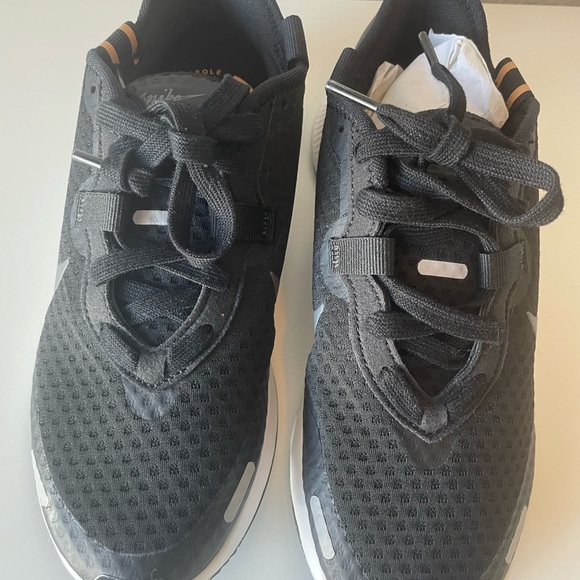 Nike Black and Gold Running Sneakers Shoes for Women’s size 6.5 - Picture 6 of 11